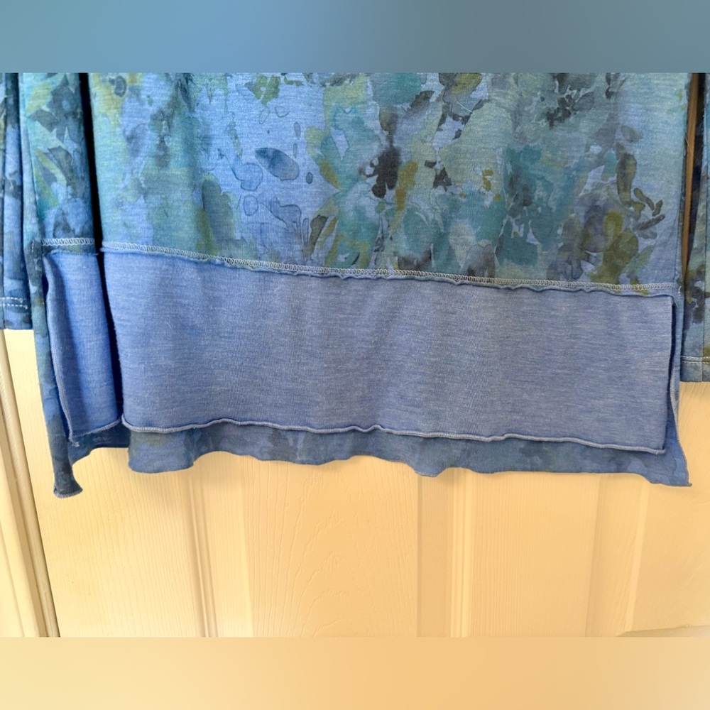 Vibrant Blue Floral High Low Long-Sleeved Top - Picture 4 of 9